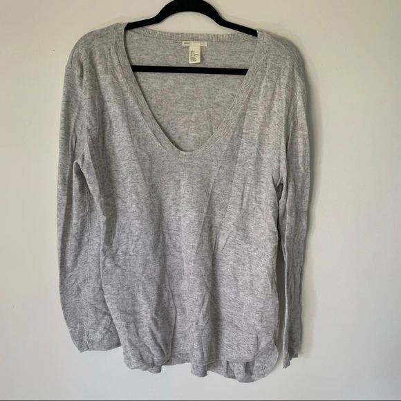 H&M Sweater Size Small grey plunge scoop neck sweater - Picture 1 of 4